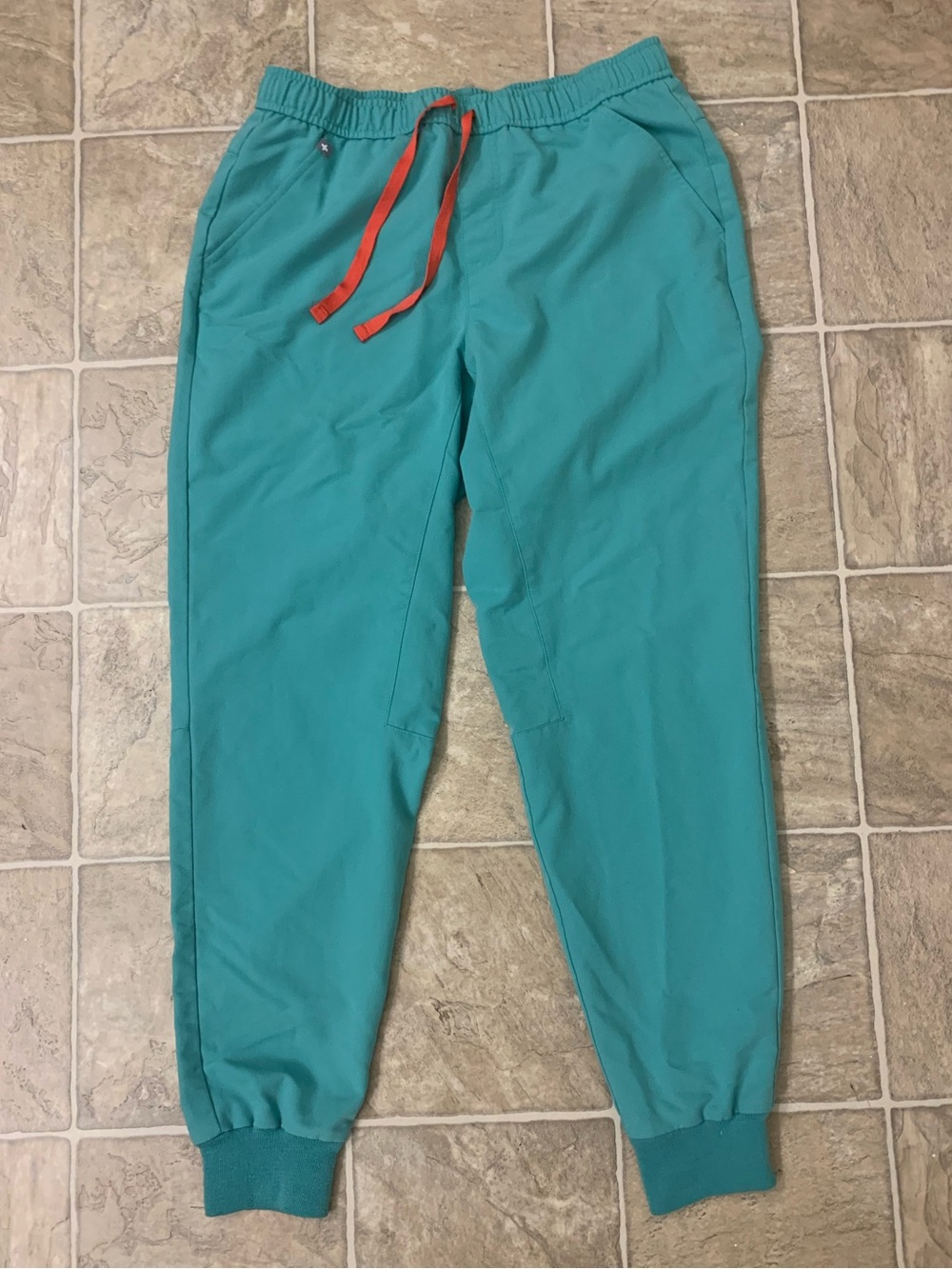 Figs — women’s Zamora jogger OR green scrub pants with elastic waistband and tie